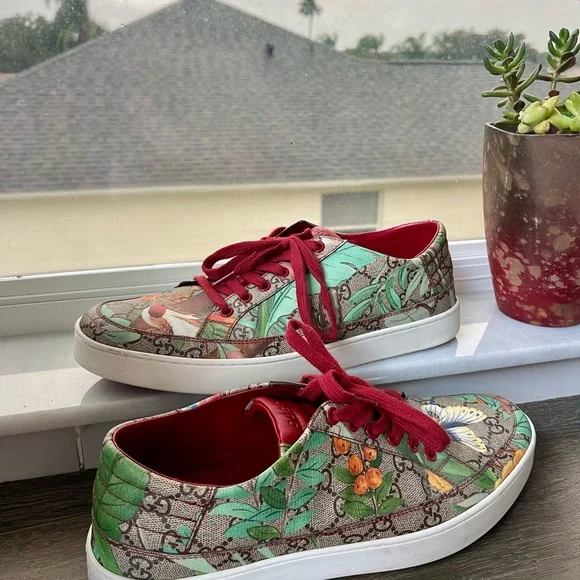 AUTHENTIC EUC GUCCI TIAN GG FLORAL